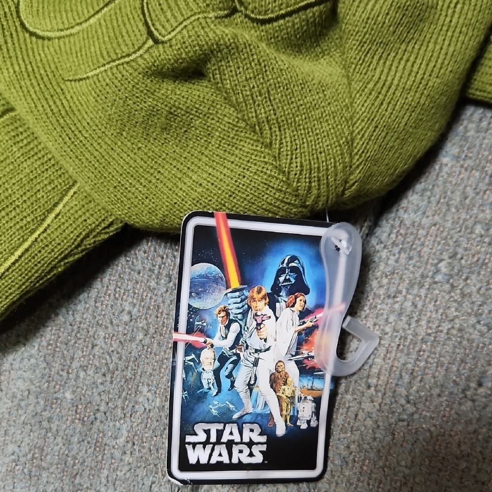 Star Wars Green Yoda Beanie - Picture 4 of 5